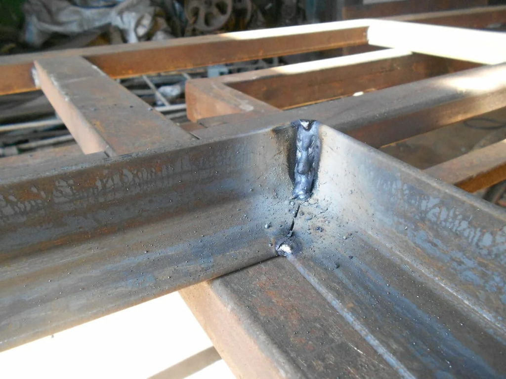 Стеллаж из стального уголка своими руками- пошаговая инструкция 2.jpg как собрать металлический стеллаж с уголками